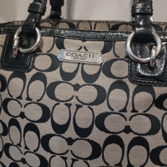 🛑🛑SOLD🛑🛑Coach Black and Gray Gallery Signature Tote - Picture 2 of 12